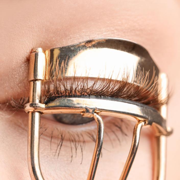 YOUR MOST STRIKING LOOK WITH XIC AND YOUR LASH CURLER